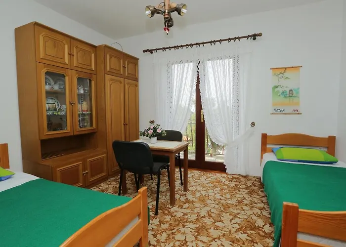 Апартаменты With A Parking Space Splitska, Brac - 15197 Сплитска