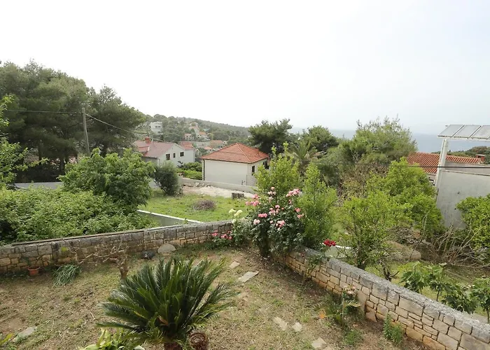With A Parking Space Splitska, Brac - 15197 Сплитска