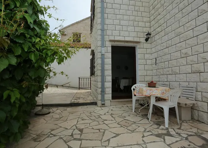 With A Parking Space Splitska, Brac - 15197 Апартаменты Сплитска
