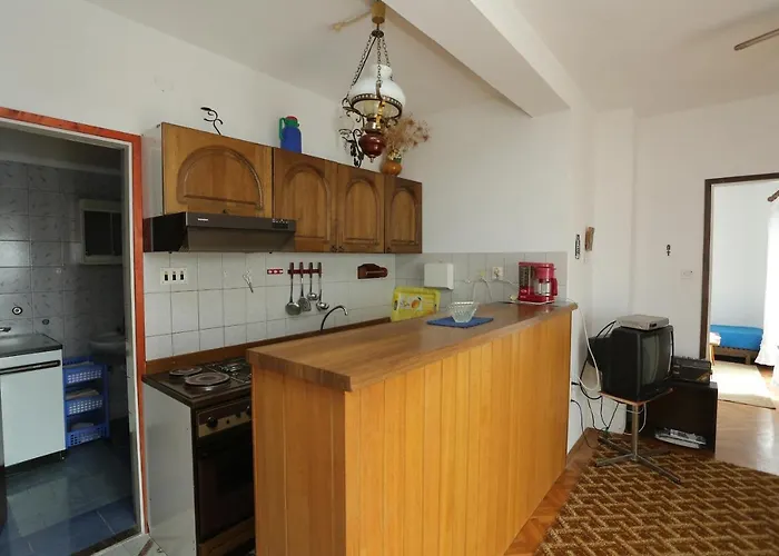 Апартаменты With A Parking Space Splitska, Brac - 15197 *