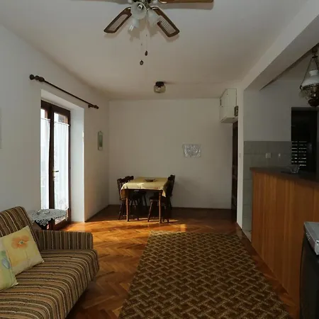 Apartment With A Parking Space Splitska, Brac - 15197