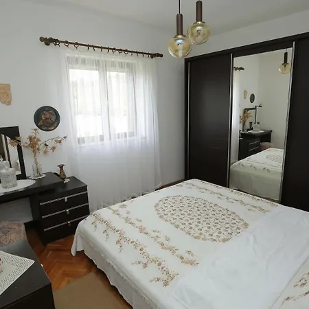 Apartment With A Parking Space Splitska, Brac - 15197 *