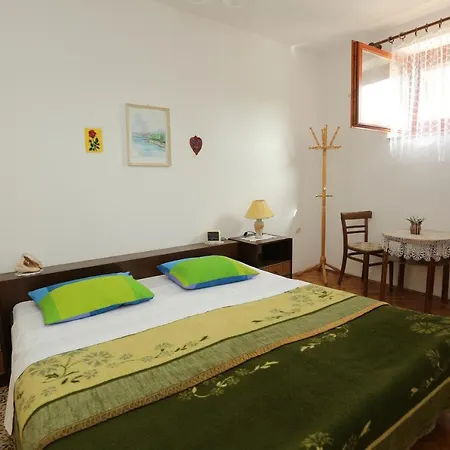 Apartment With A Parking Space Splitska, Brac - 15197 Splitska