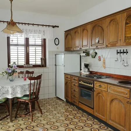 Apartment With A Parking Space Splitska, Brac - 15197 *